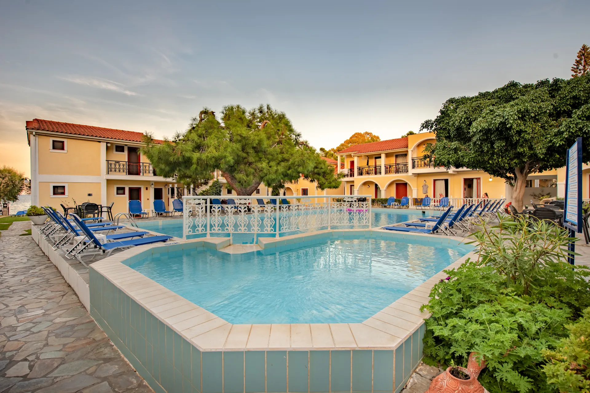 Tiara Holidays - Iliessa Beach Hotel - bazen za decu